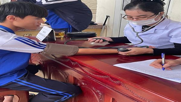 CHĂM SÓC SỨC KHỎE ĐẦU NĂM HỌC 2025–2026 CHO HỌC SINH KHỐI 10