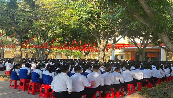 TUYÊN TRUYỀN, PHỔ BIẾN, GIÁO DỤC PHÁP LUẬT NĂM 2025 CHO HỌC SINH TRƯỜNG THPT NGHI LỘC 4
